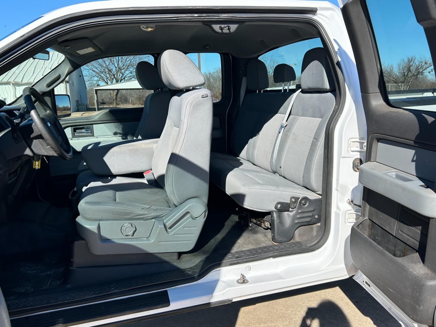 2014 White /Gray Ford F-150 (1FTEX1CM6EK) with an 3.7L V6 DOHC 24V engine, 6-Speed Automatic transmission, located at 17760 Hwy 62, Morris, OK, 74445, (918) 733-4887, 35.609104, -95.877060 - 2014 FORD F-150 XL SUPERCAB 8-ft. BED 2WD 3.7L V6 FEATURES KEYLESS REMOTE ENTRY, POWER LOCKS, POWER WINDOWS, AM/FM STEREO, SIRIUS XM STEREO, CD PLAYER, AUXILLARY PORT, CRUISE CONTROL, TRACTION CONTROL, MULTI-FUNCTIONING STEERING WHEEL CONTROLS. HAS 162,398 MILES WITH 235/75R17 TIRES. CLEAN TITLE AN - Photo#14